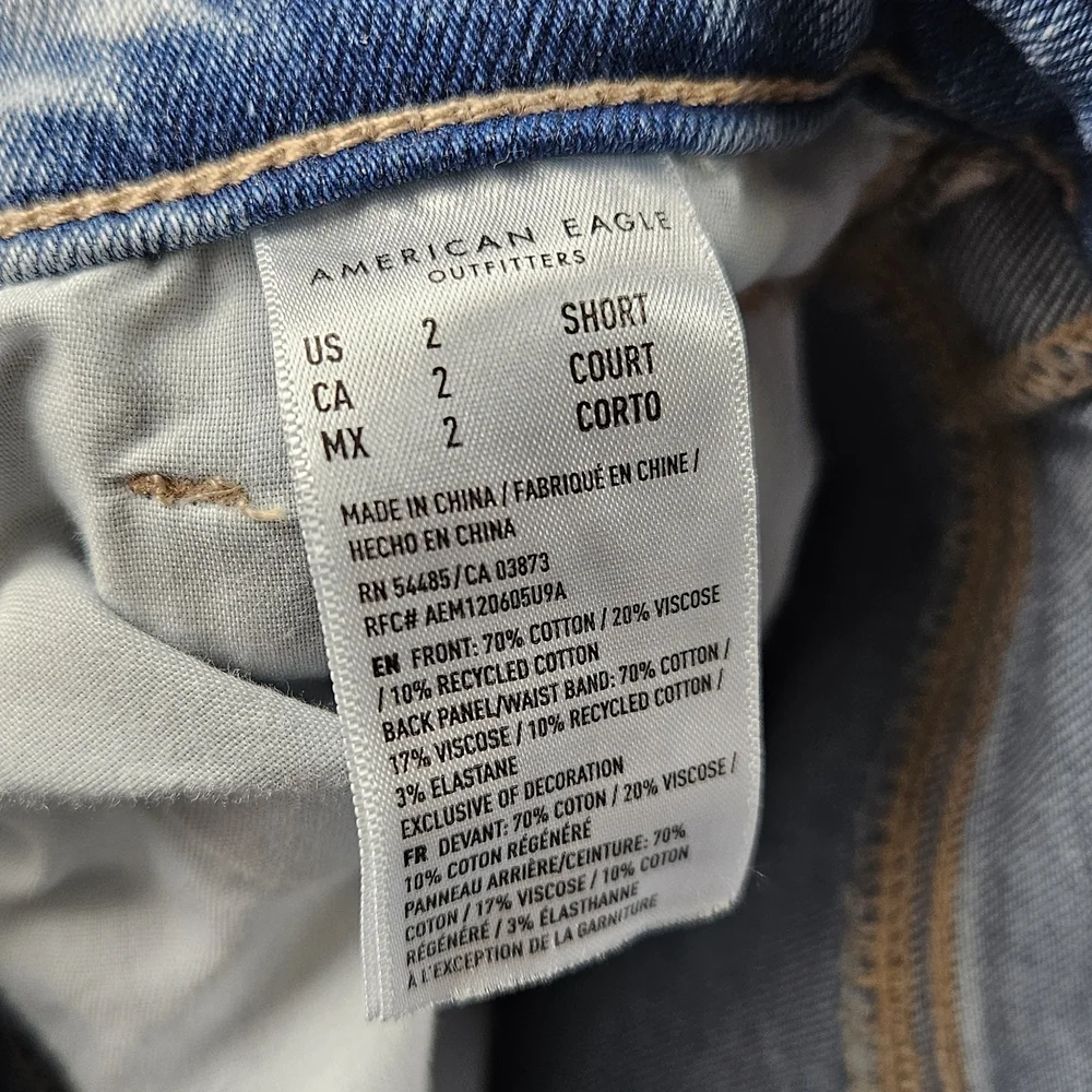 American Eagle Outfitters Strigid Ripped Mom Jean In Blue - Picture 5 of 8